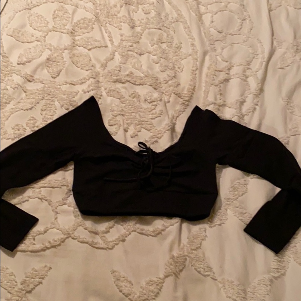 Long sleeve Vs crop top size S